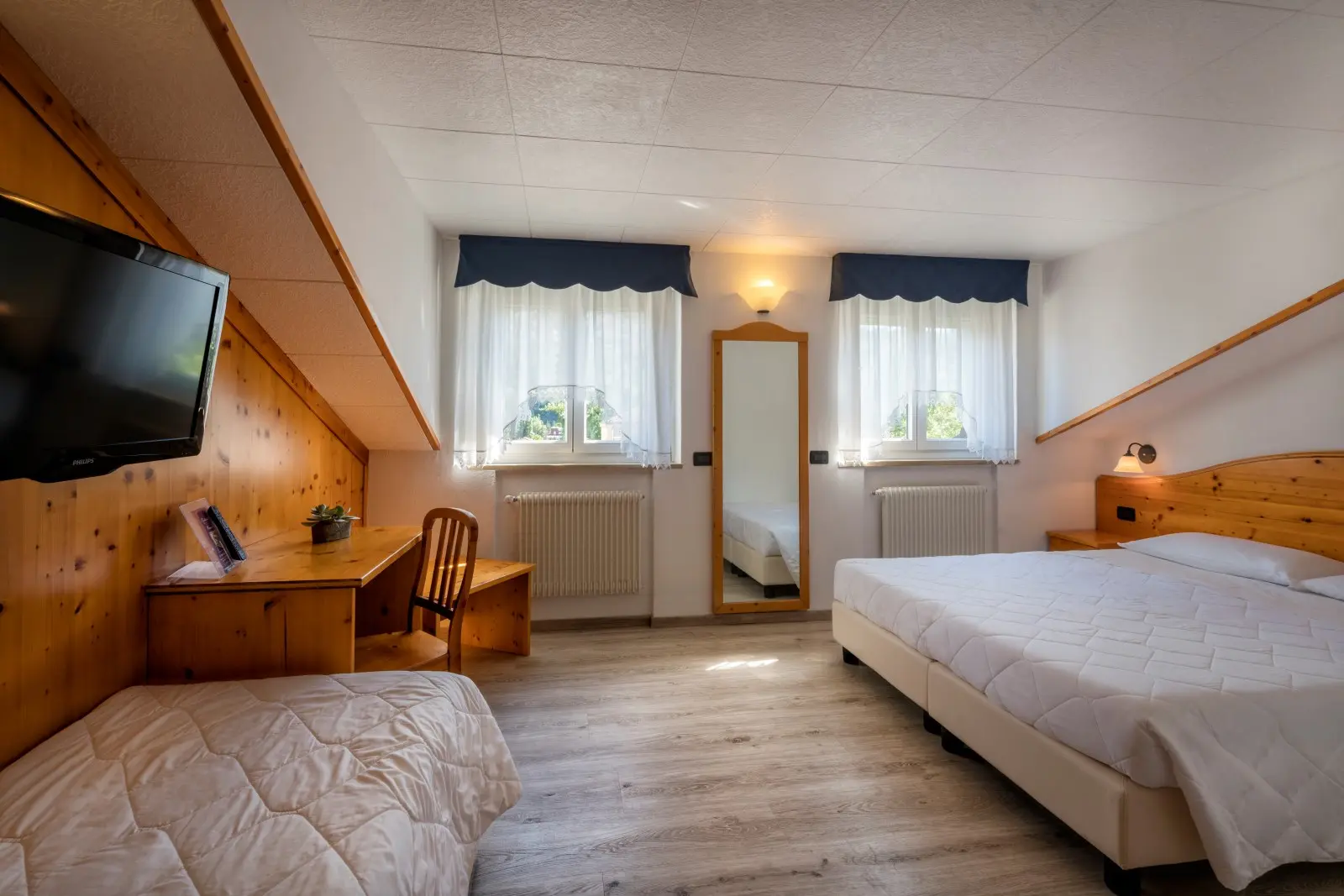 Everest Hotel, Room