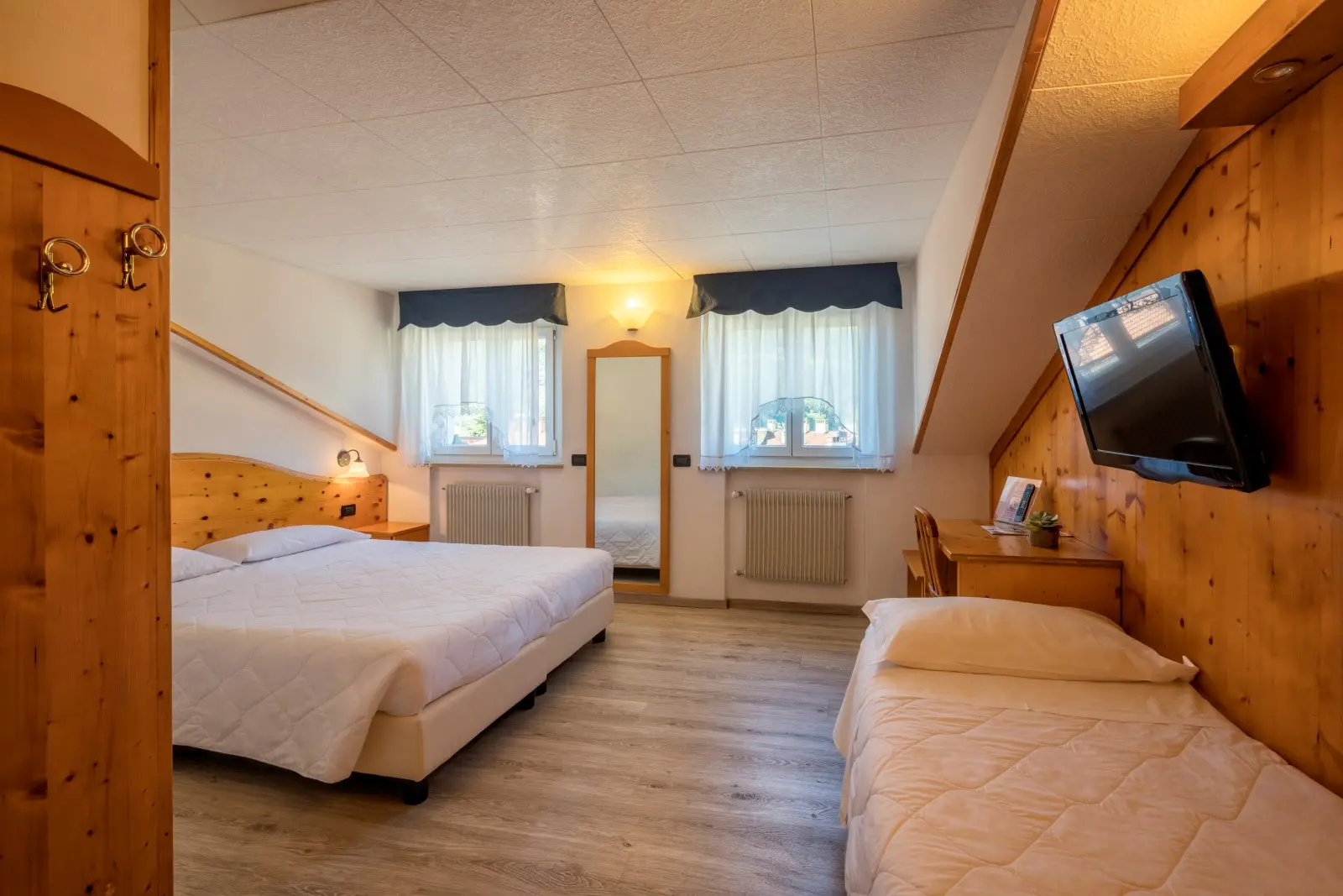 Everest Hotel, Room