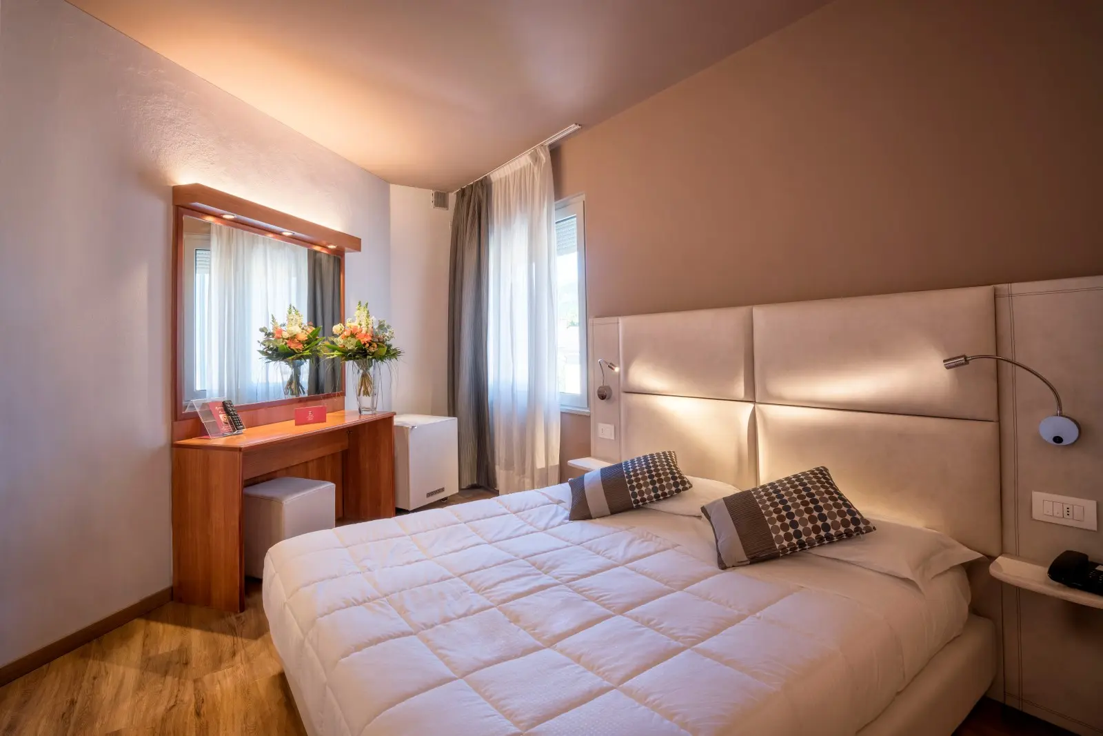 Everest Hotel, Room