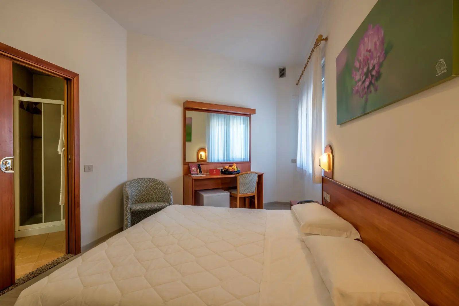 Everest Hotel, Room