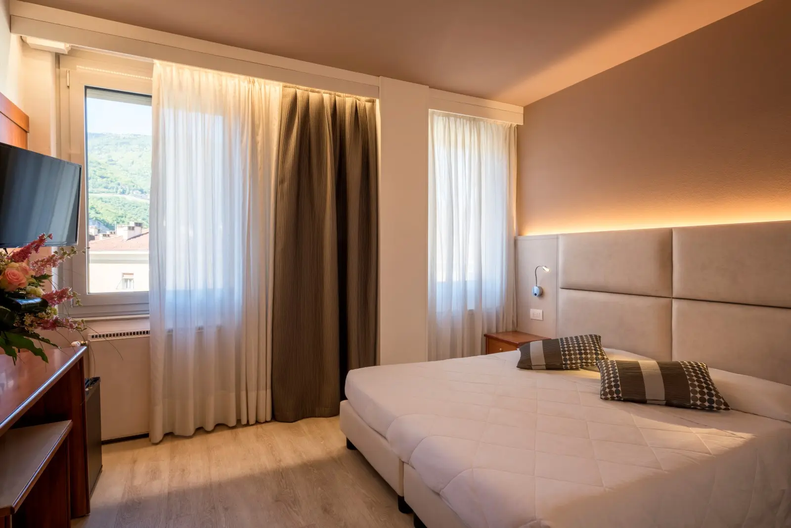 Everest Hotel, Room