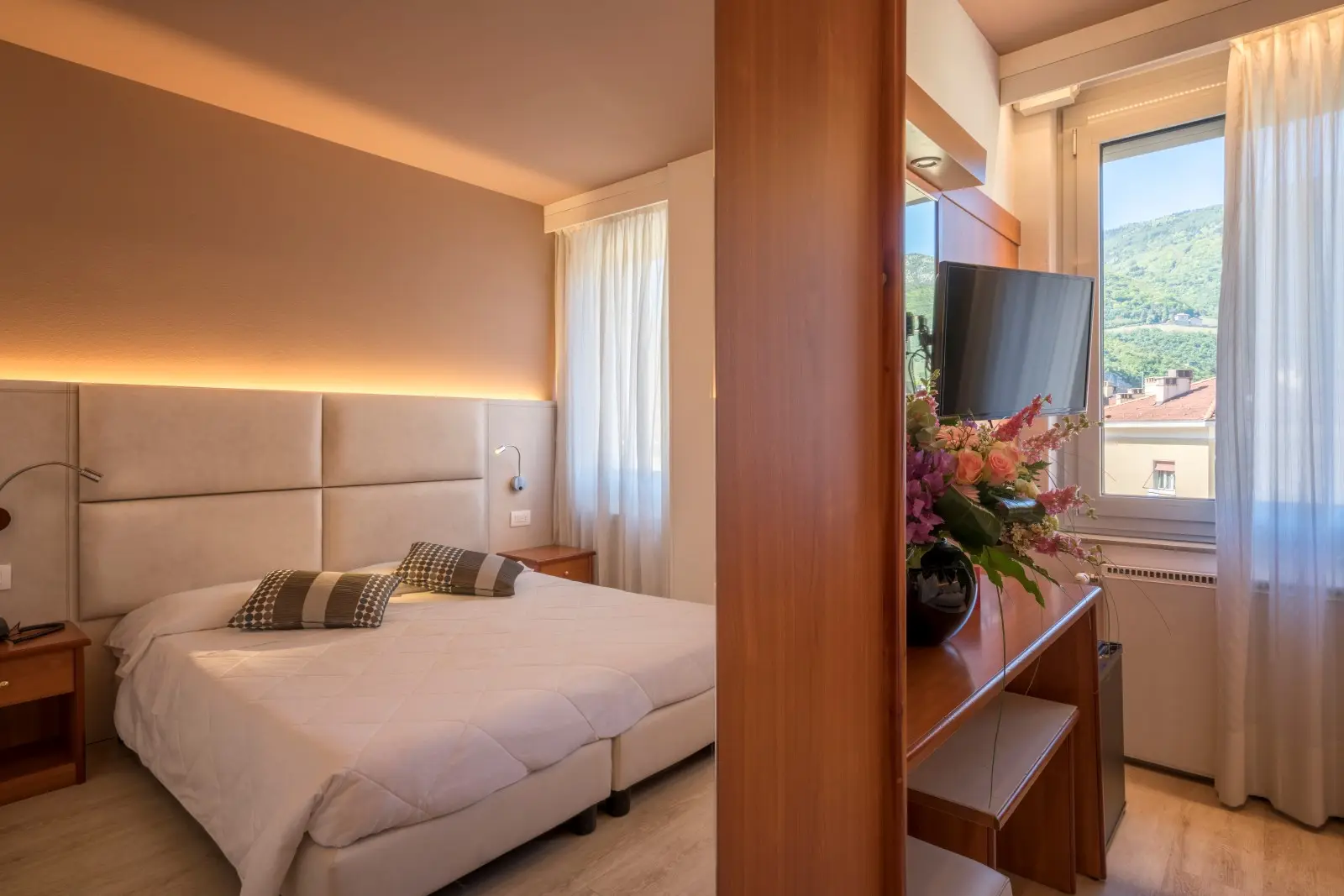 Everest Hotel, Room