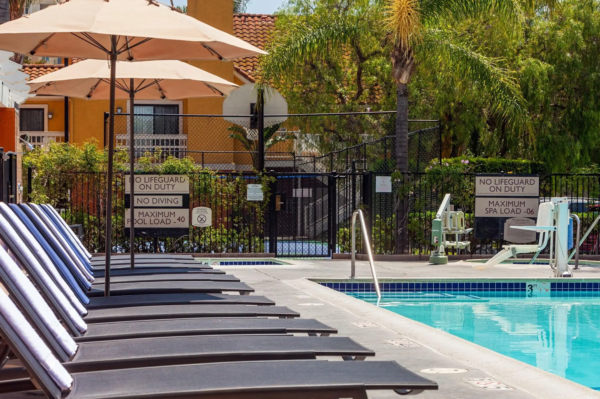 Clementine Hotel & Suites Anaheim, Pool