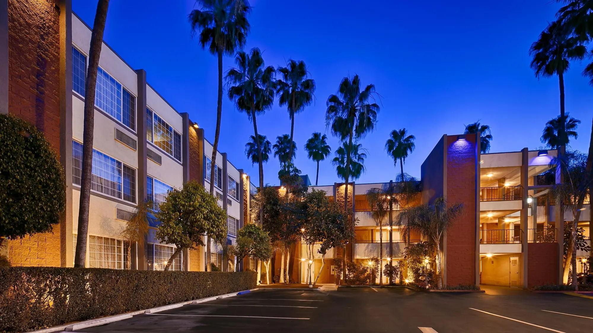 Best Western Plus Carriage Inn, General view