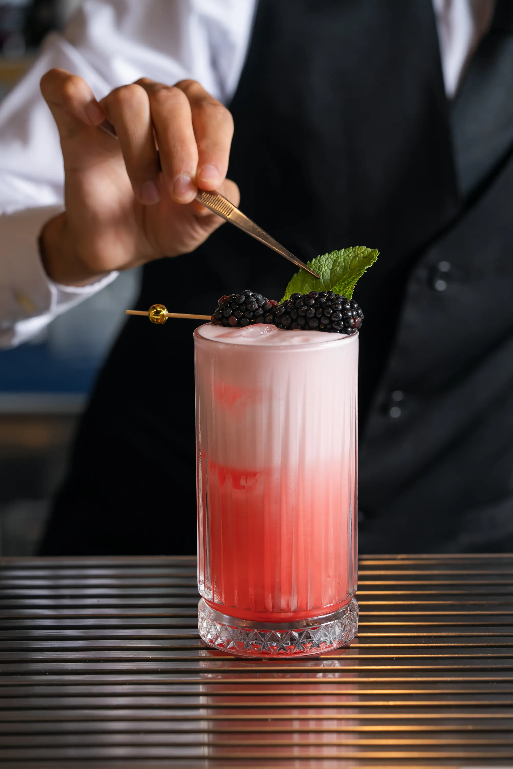 Mary Hotel, Bar