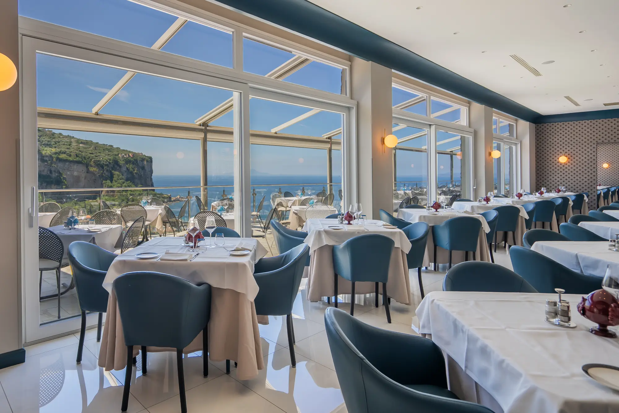 Mary Hotel, Restaurant