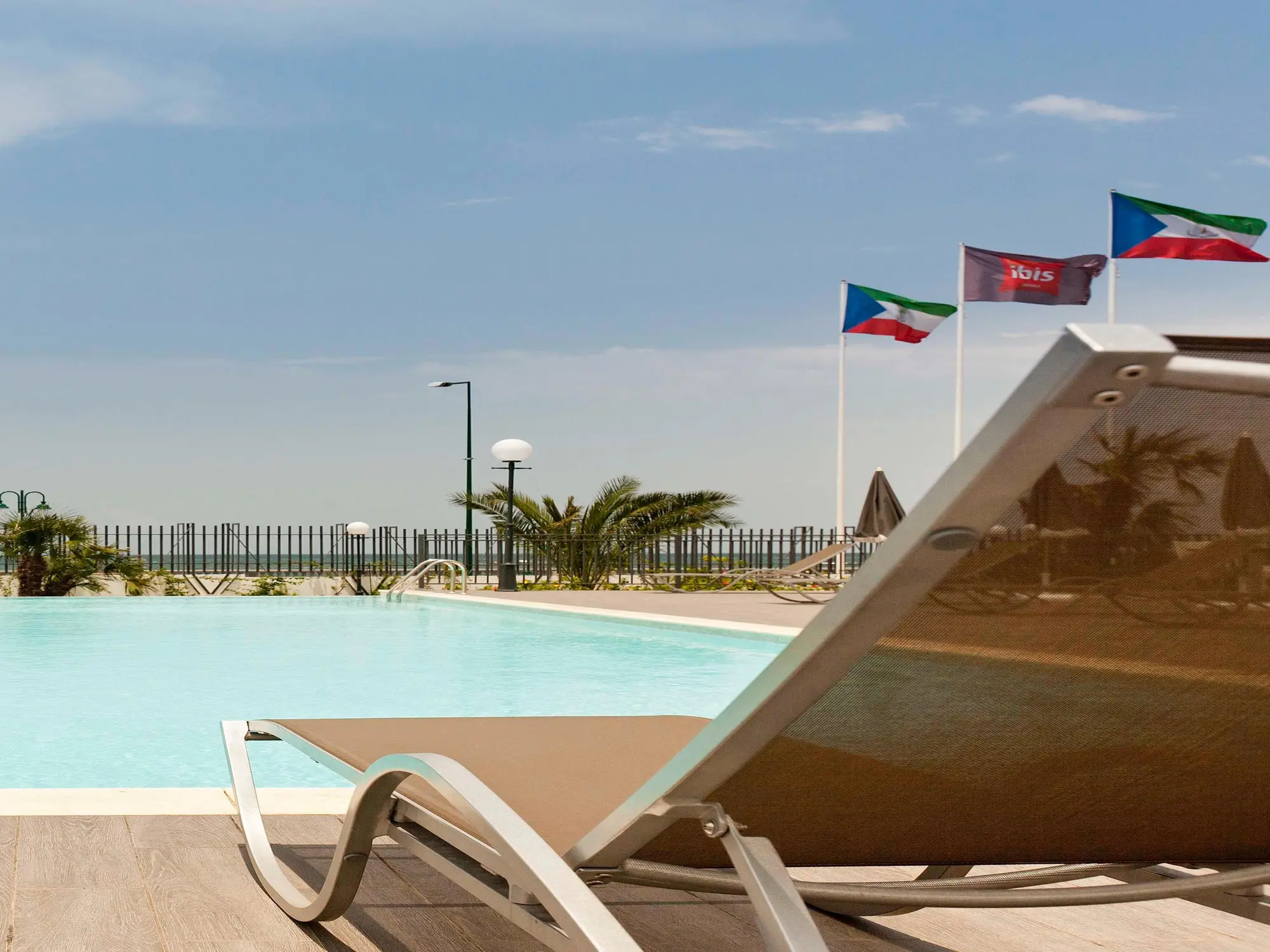 Ibis Bata, Pool