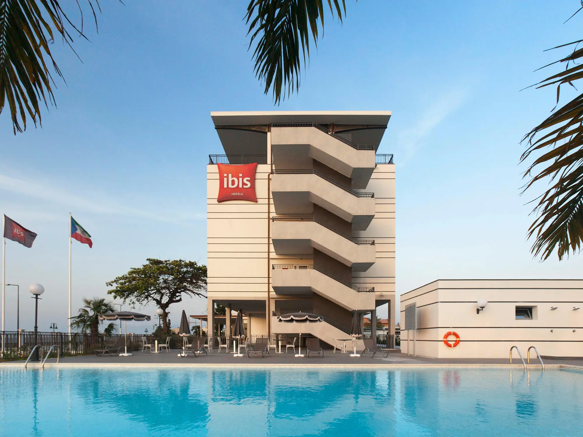 Ibis Bata, Pool