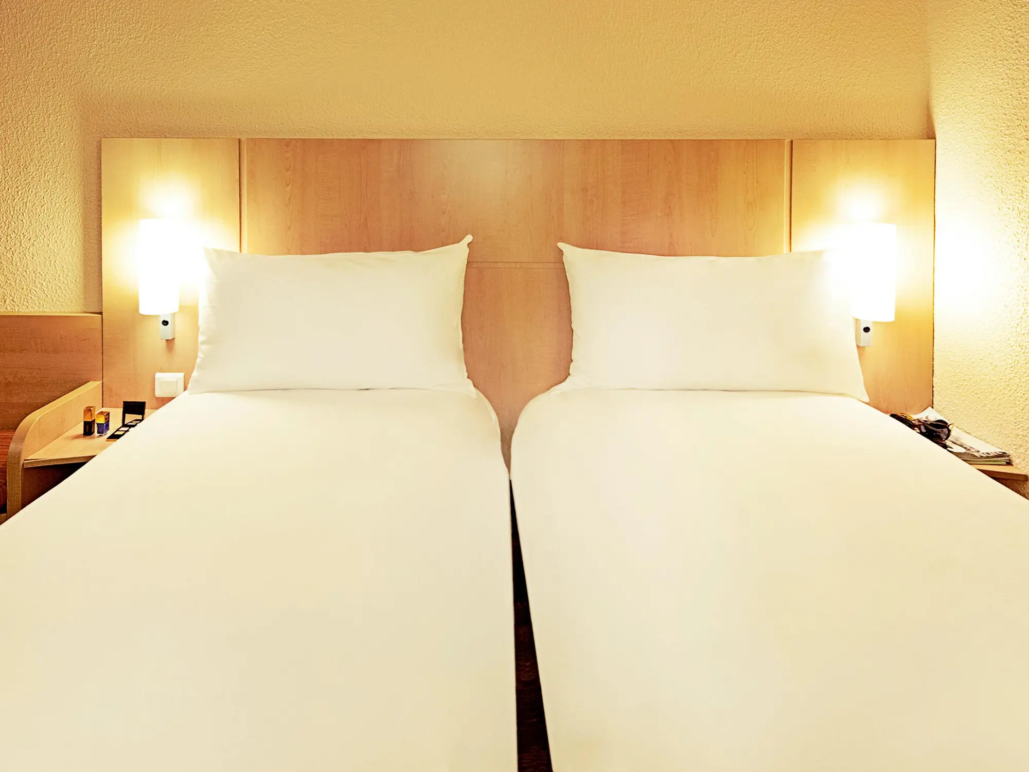 Ibis Bata, Room