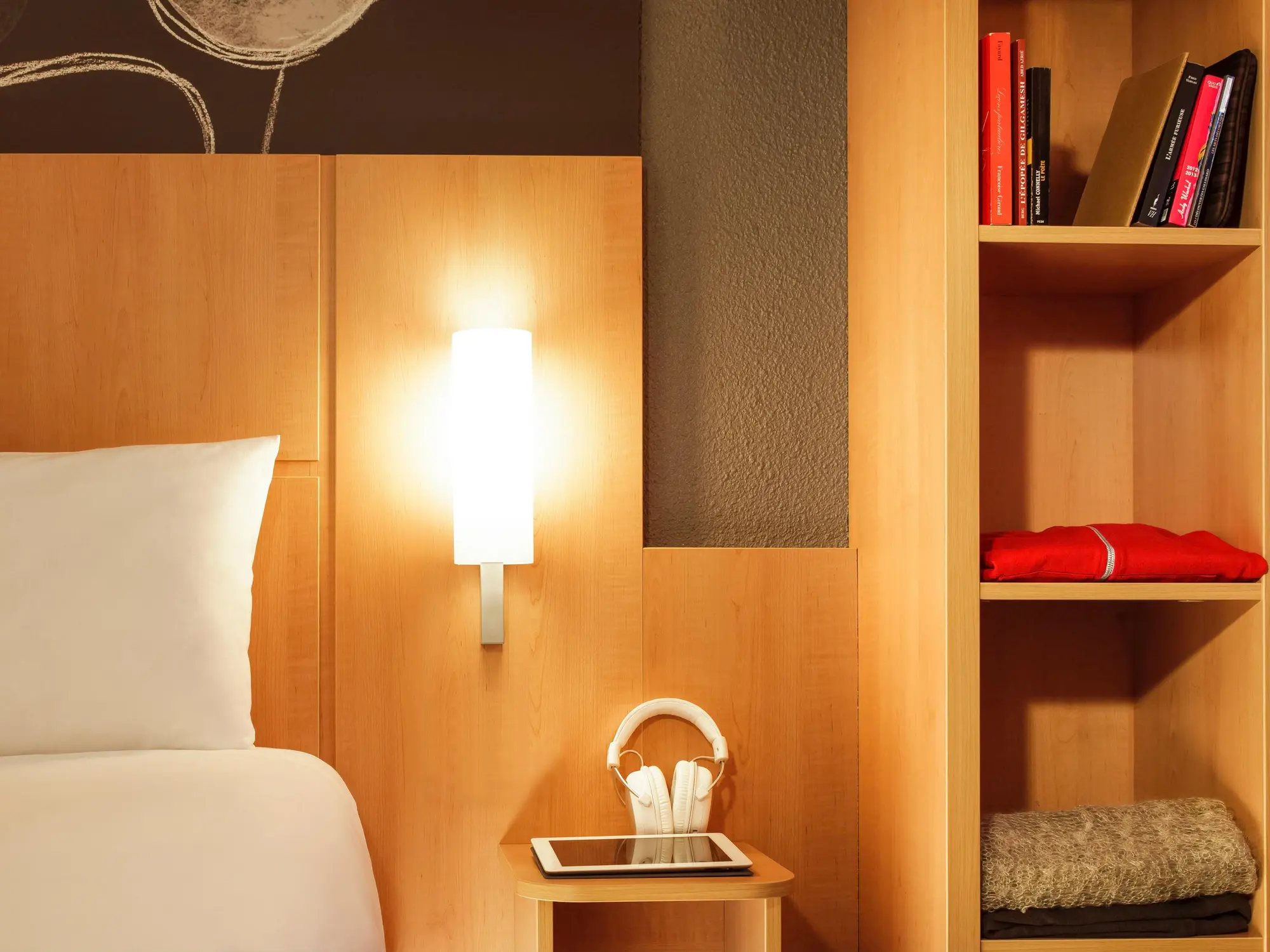 Ibis Bata, Room