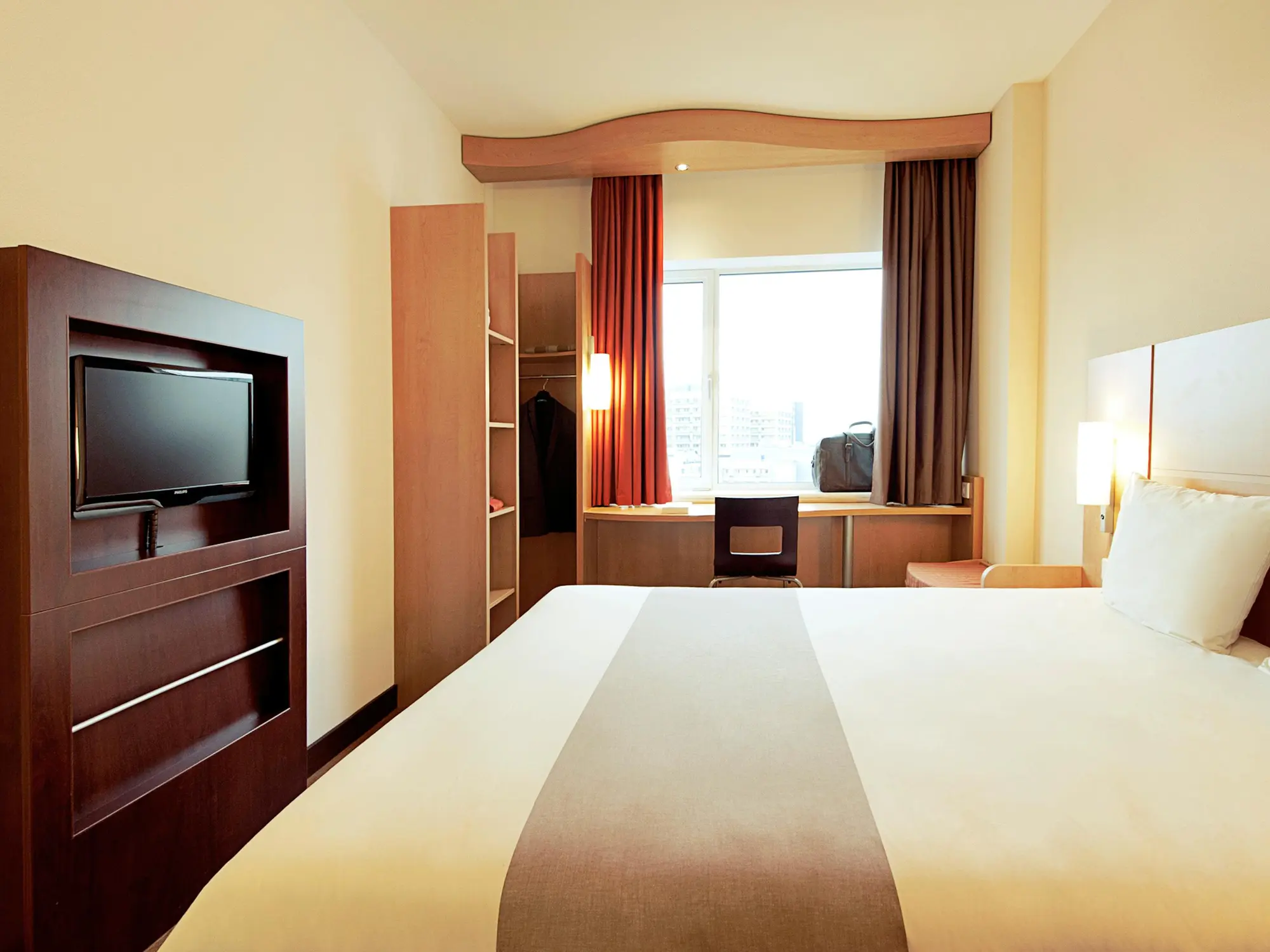 Ibis Bata, Room