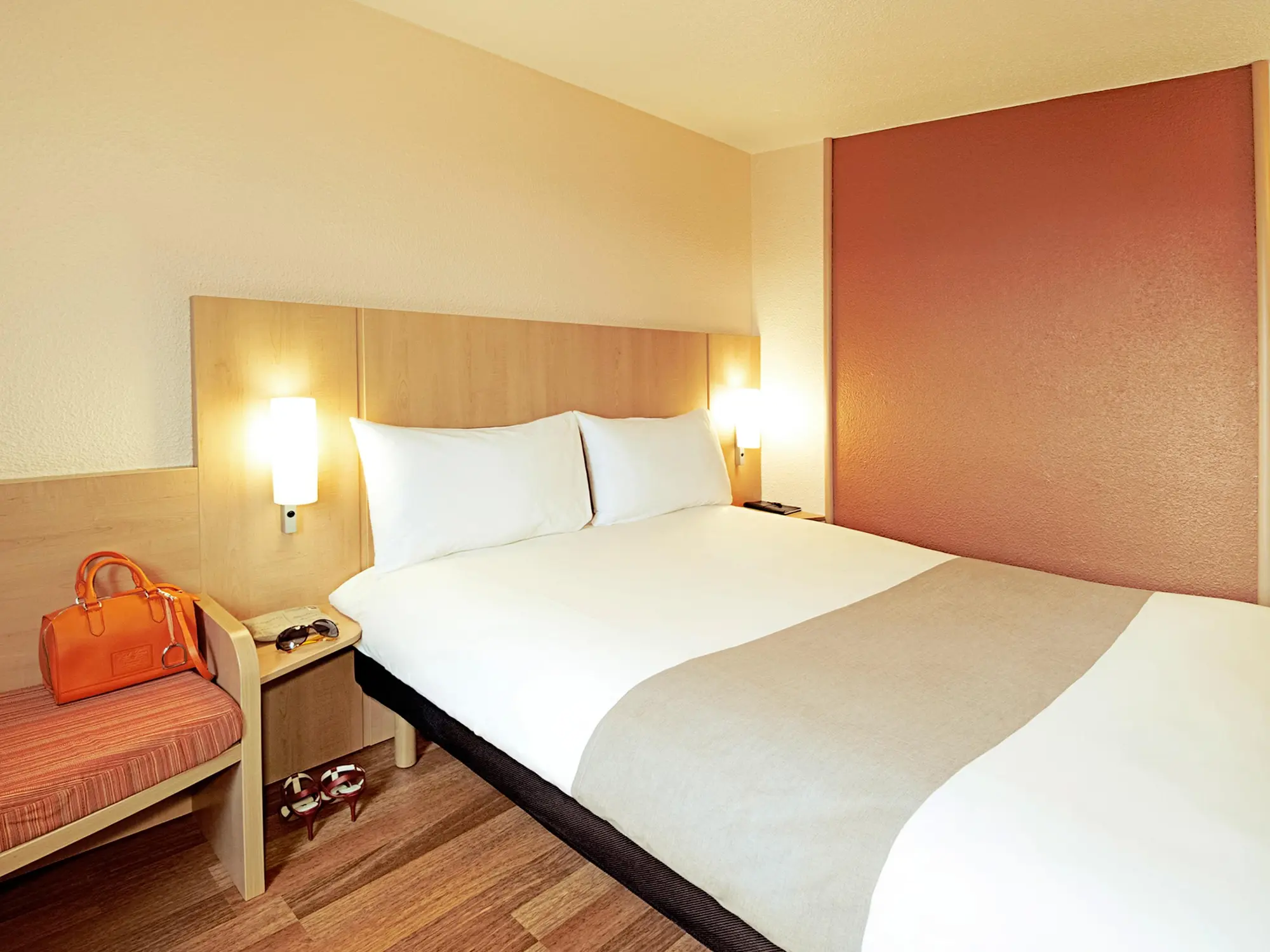 Ibis Bata, Room