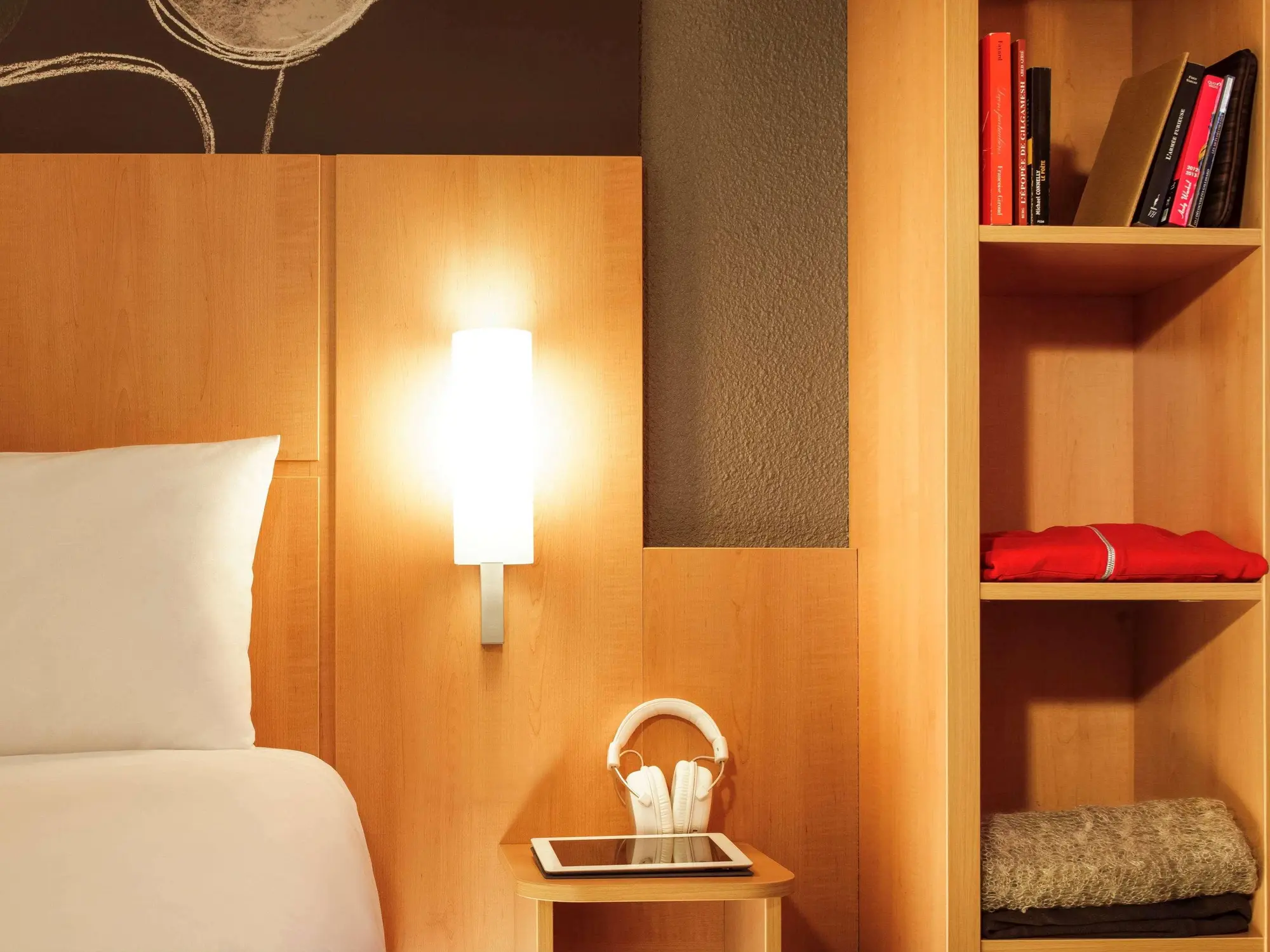 Ibis Bata, Room
