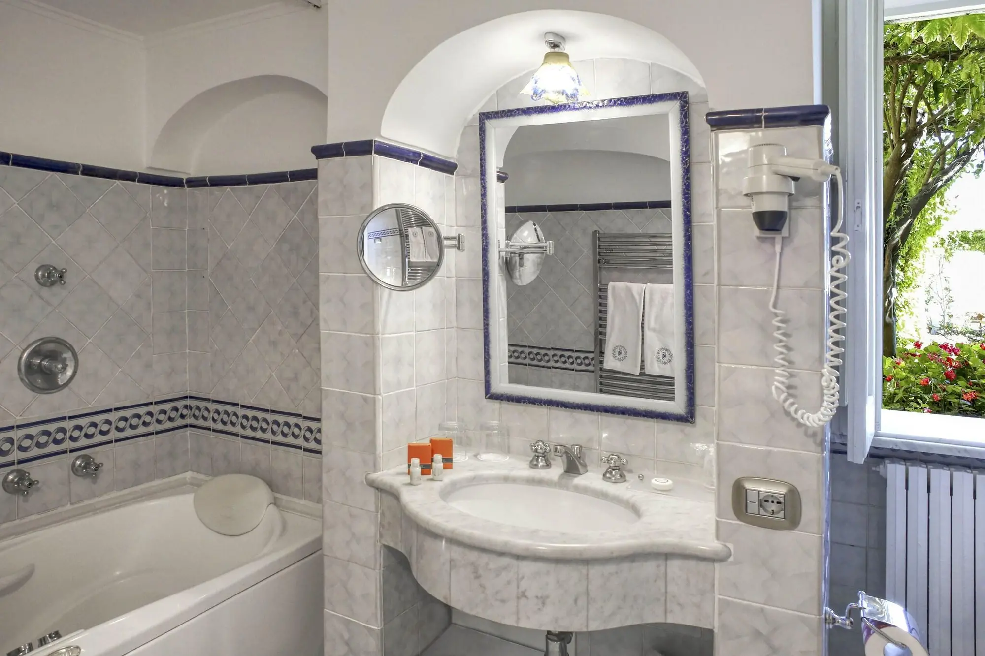 Hotel Palazzo Confalone, Sports and Entertainment