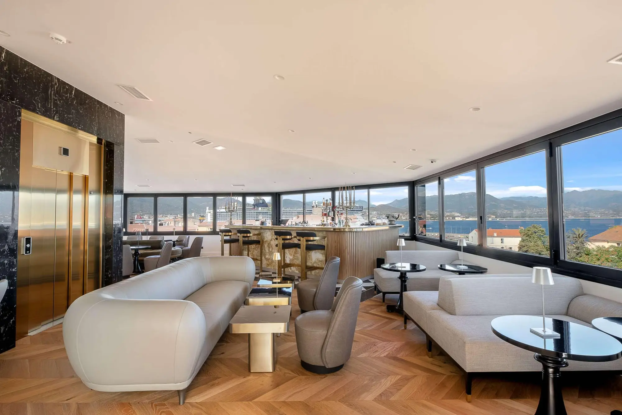San Carlu Citadelle, Bar