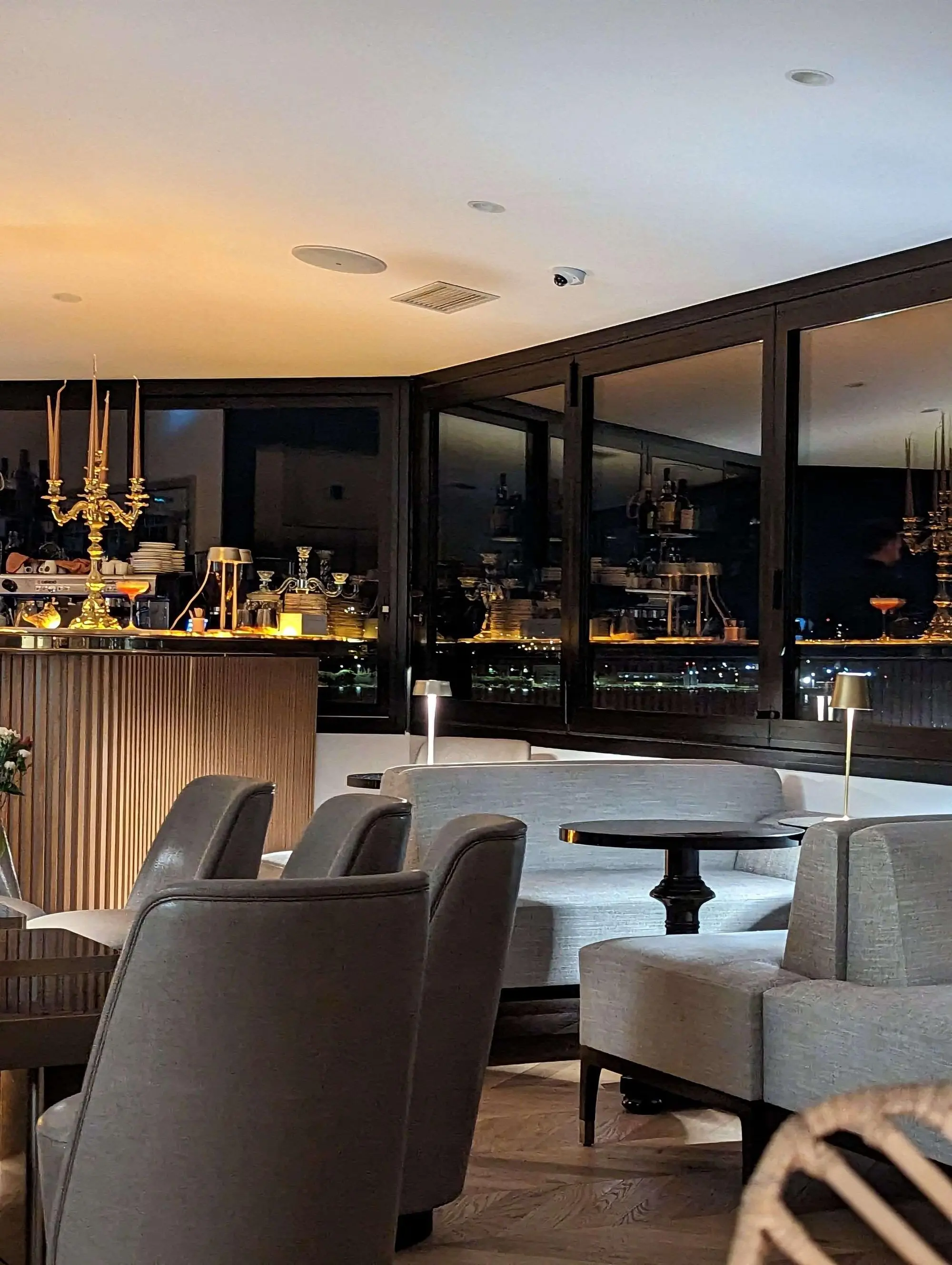 San Carlu Citadelle, Bar
