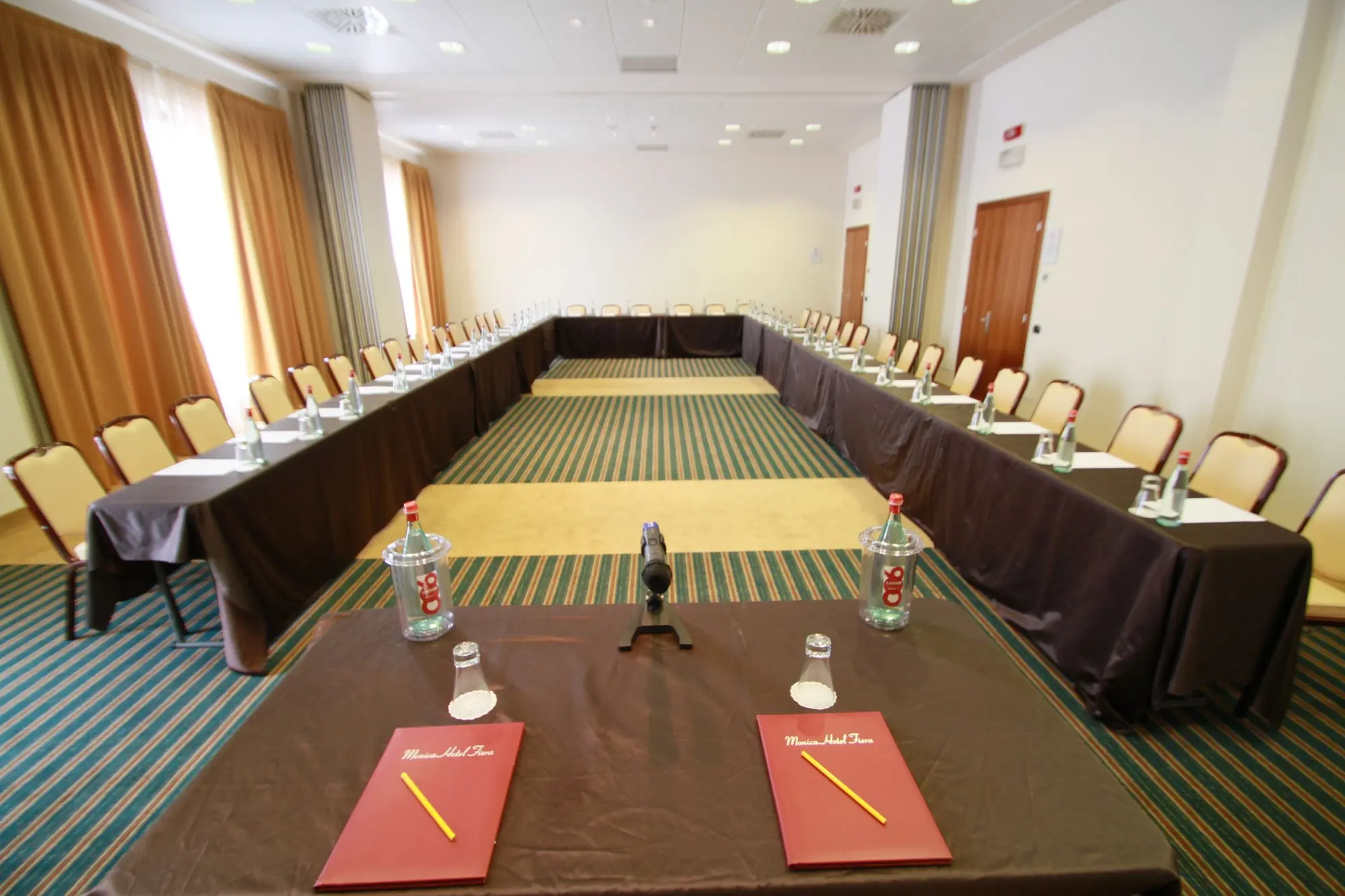 Monica Hotel Fiera, Conferences