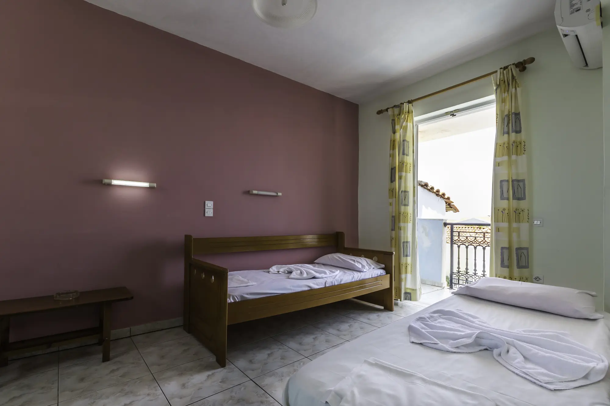Vossos, Room