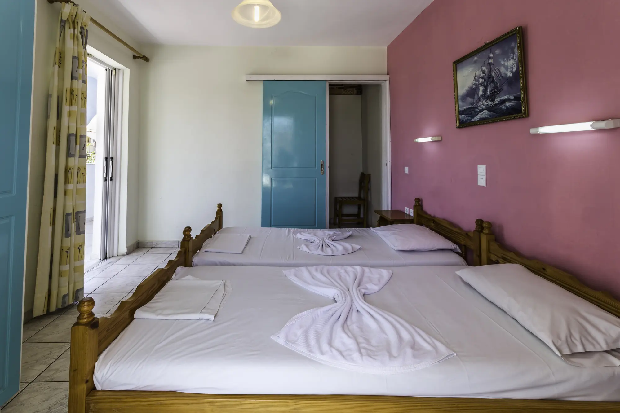Vossos, Room