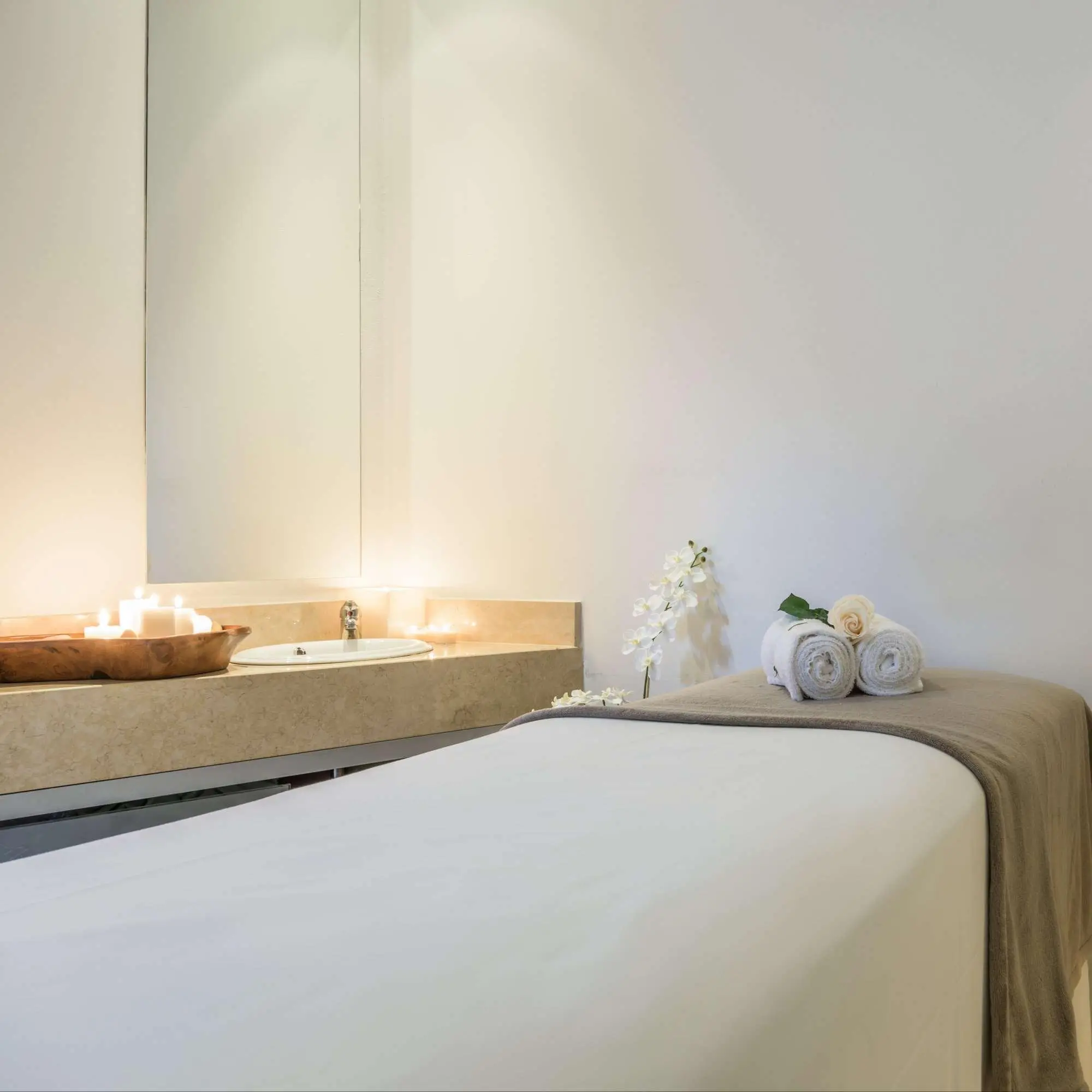 NH Bogotá Urban 26 Royal, Sports and Entertainment