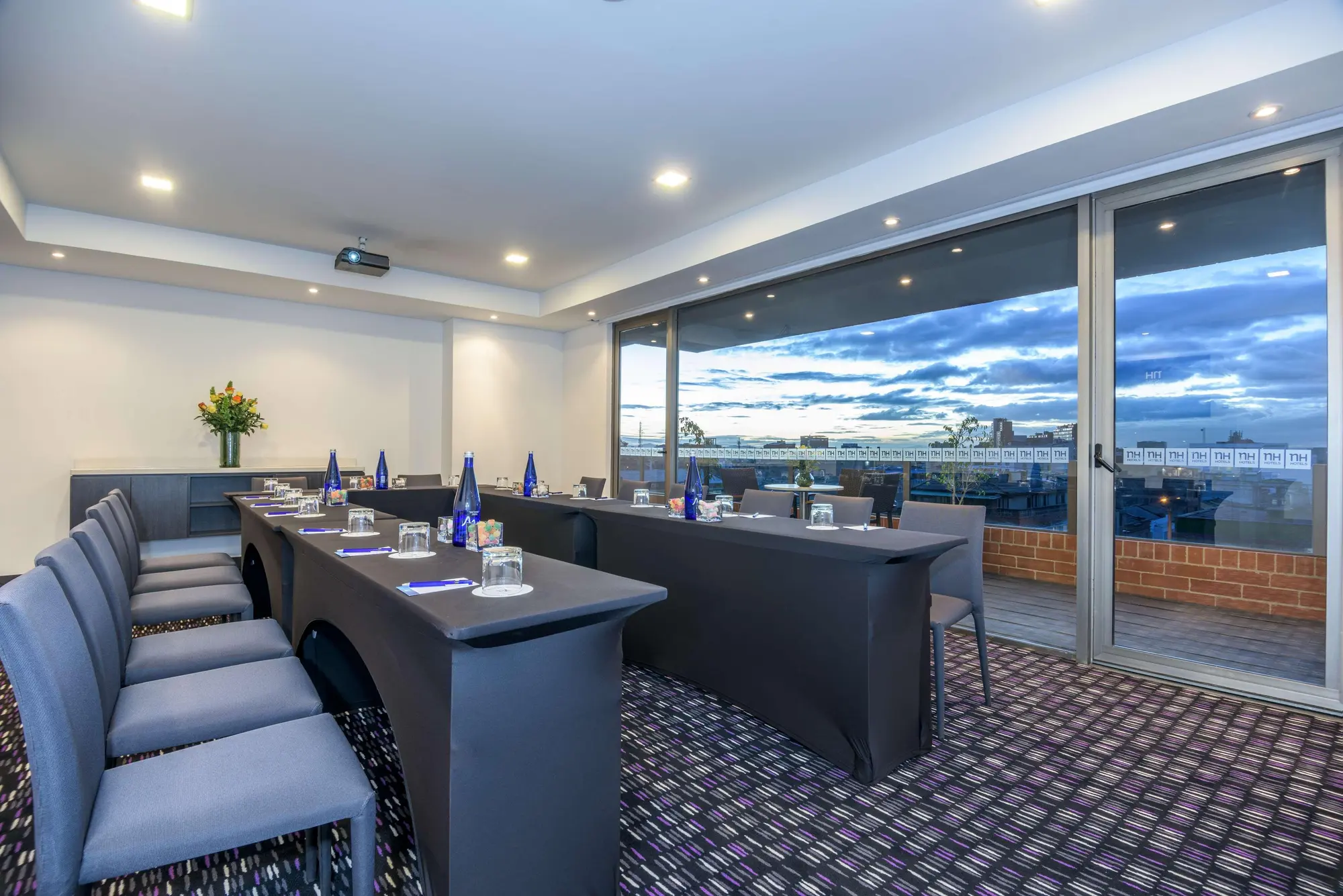 NH Bogotá Urban 26 Royal, Conferences