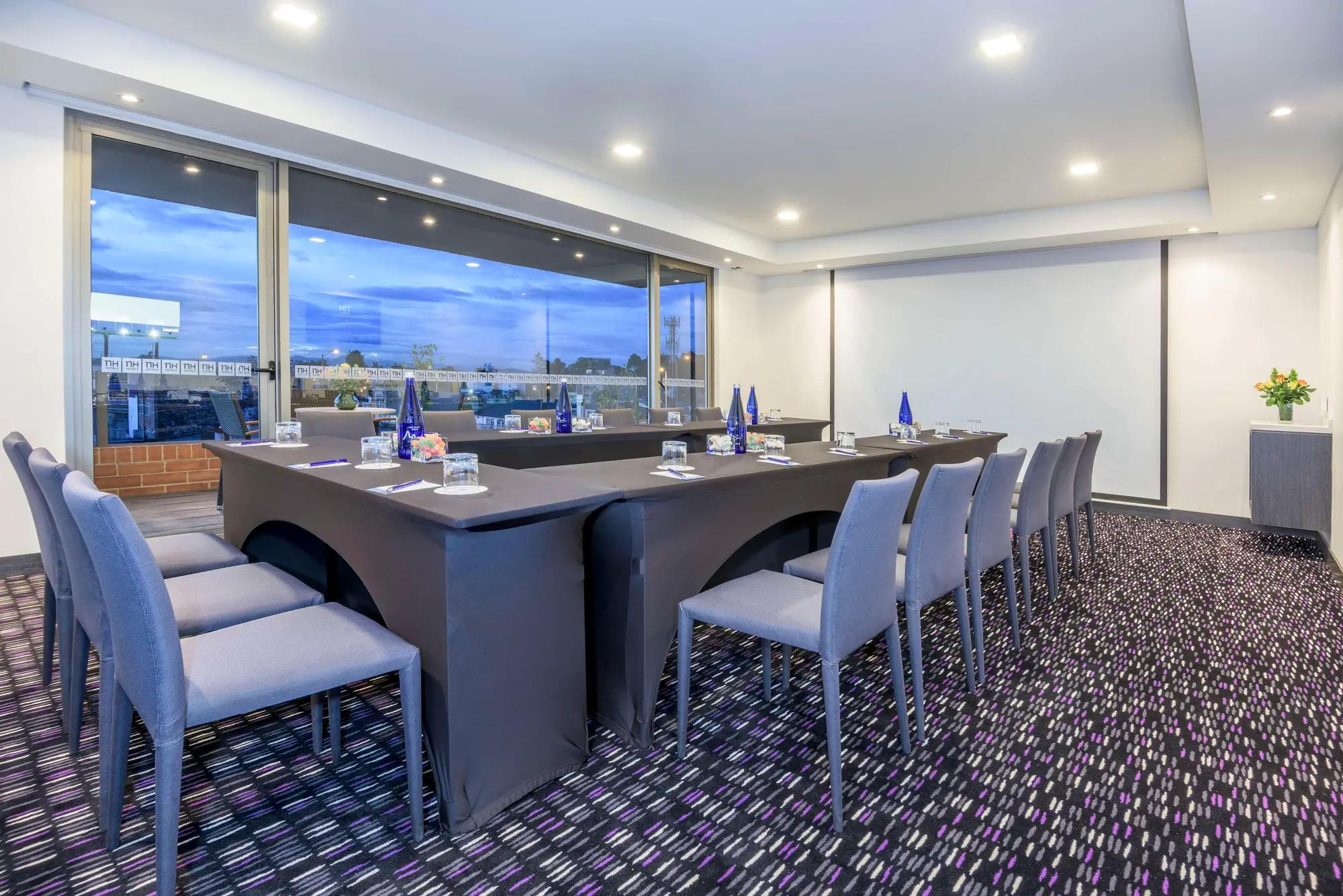 NH Bogotá Urban 26 Royal, Conferences