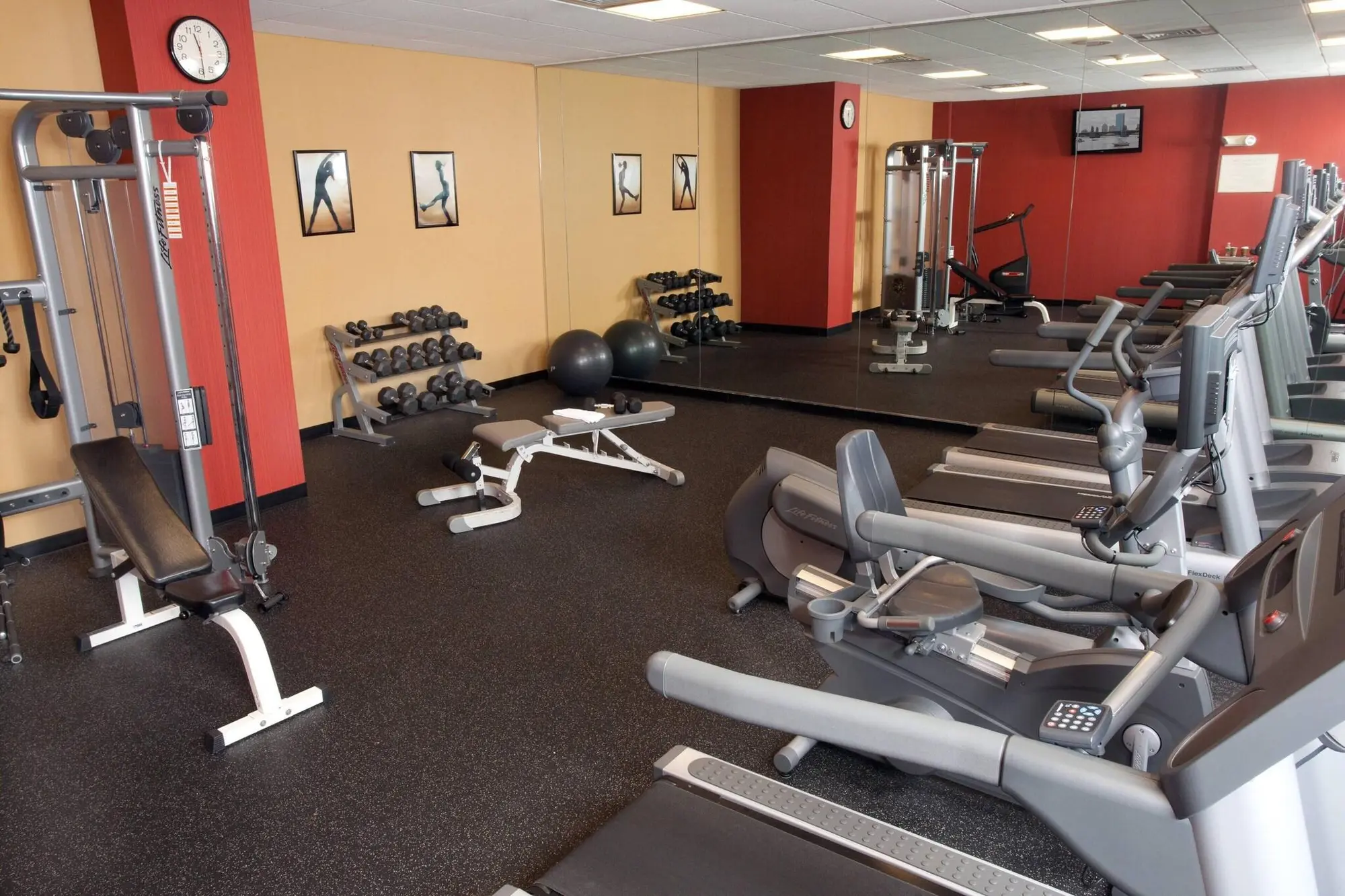 Courtyard Boston Woburn/Boston North, Sports and Entertainment