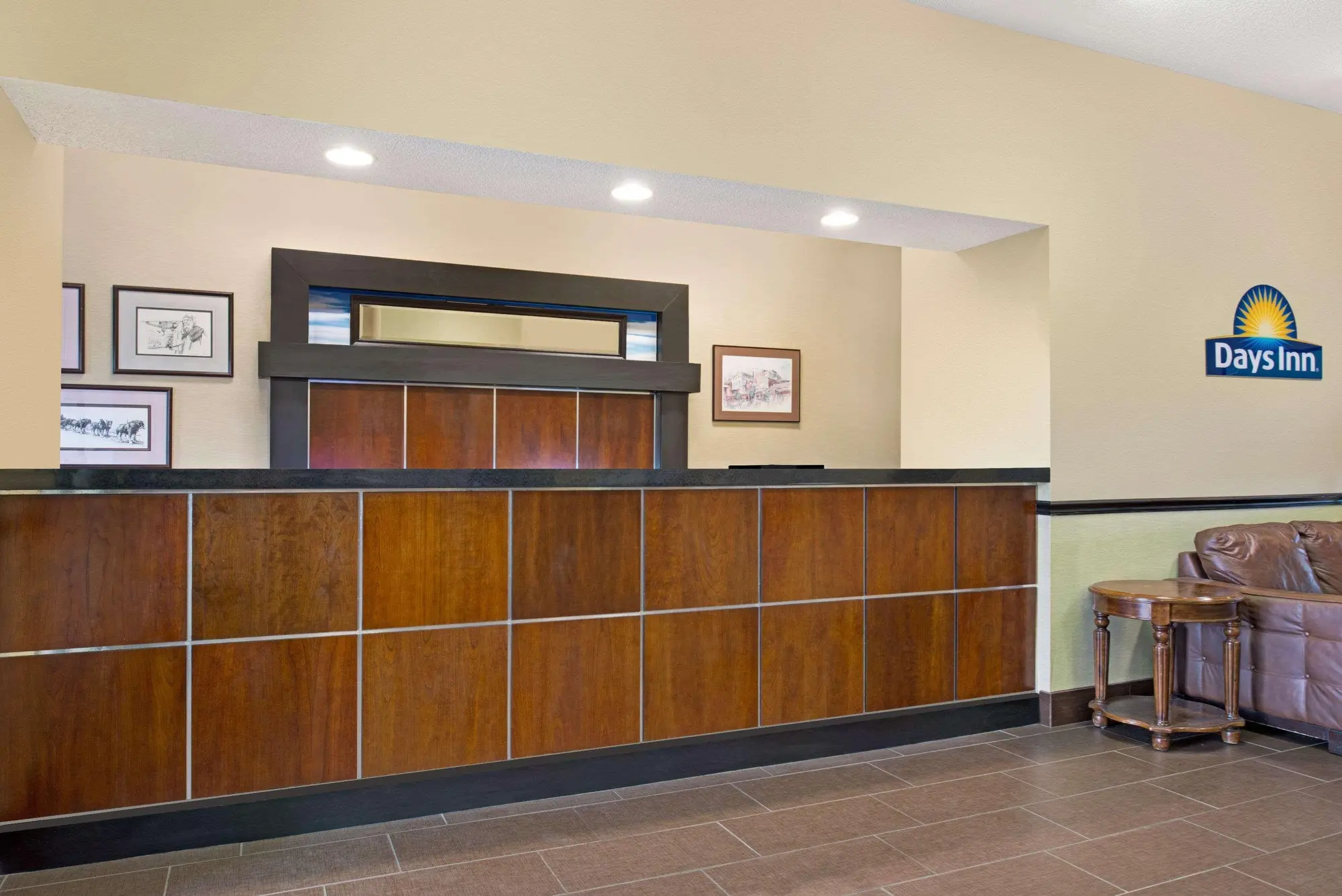 Days Inn by Wyndham Collinsville, Lobby