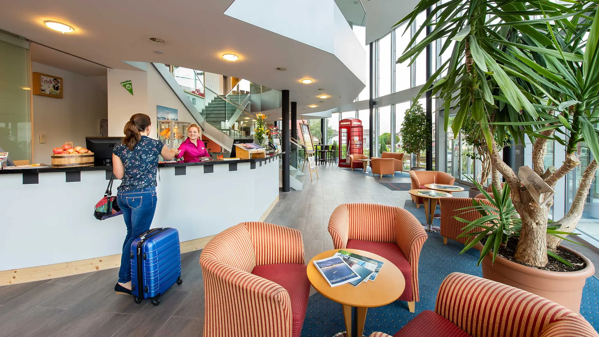 Swiss Heidi, Lobby