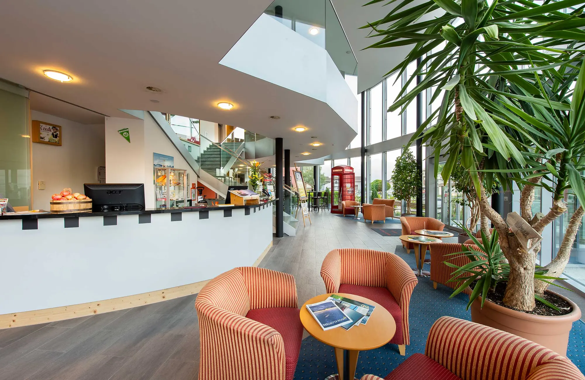 Swiss Heidi, Lobby
