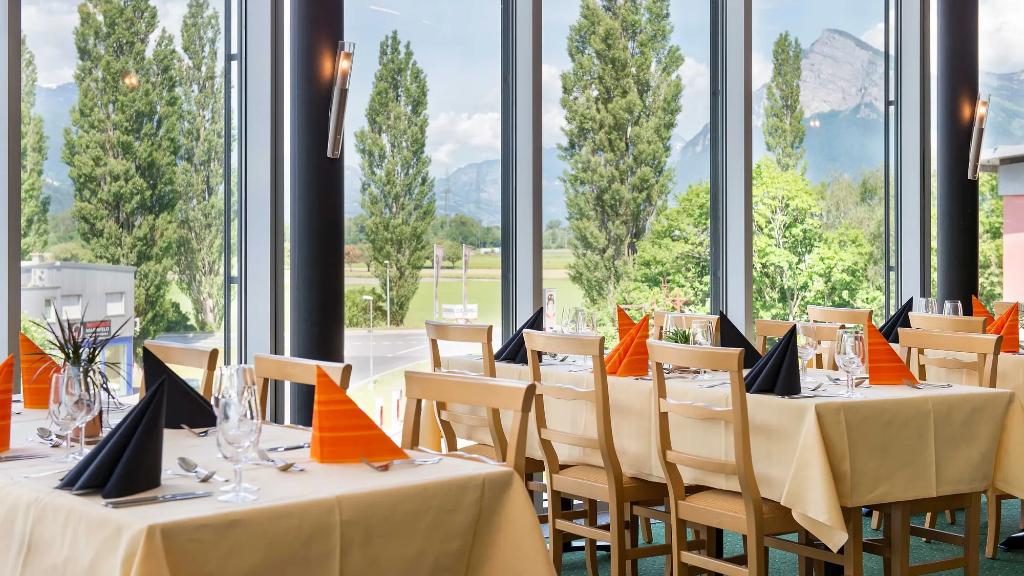 Swiss Heidi, Restaurant