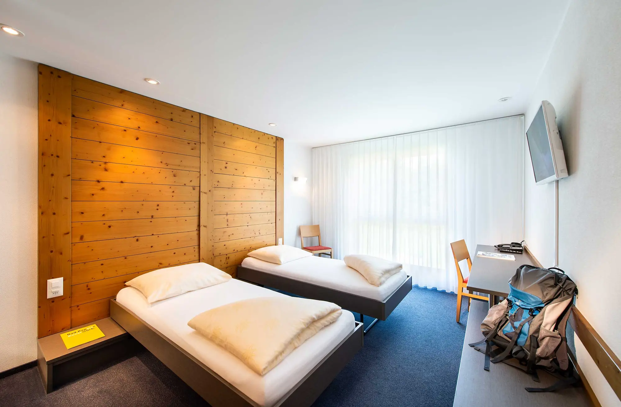Swiss Heidi, Room