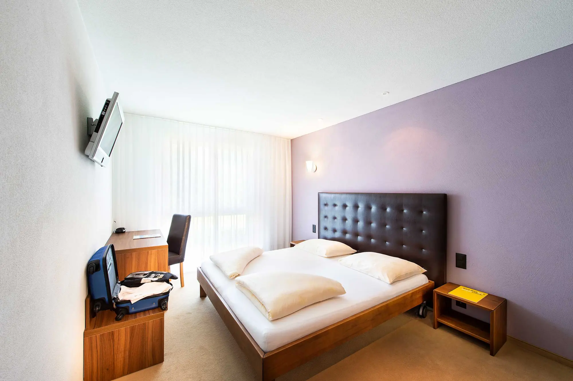 Swiss Heidi, Room