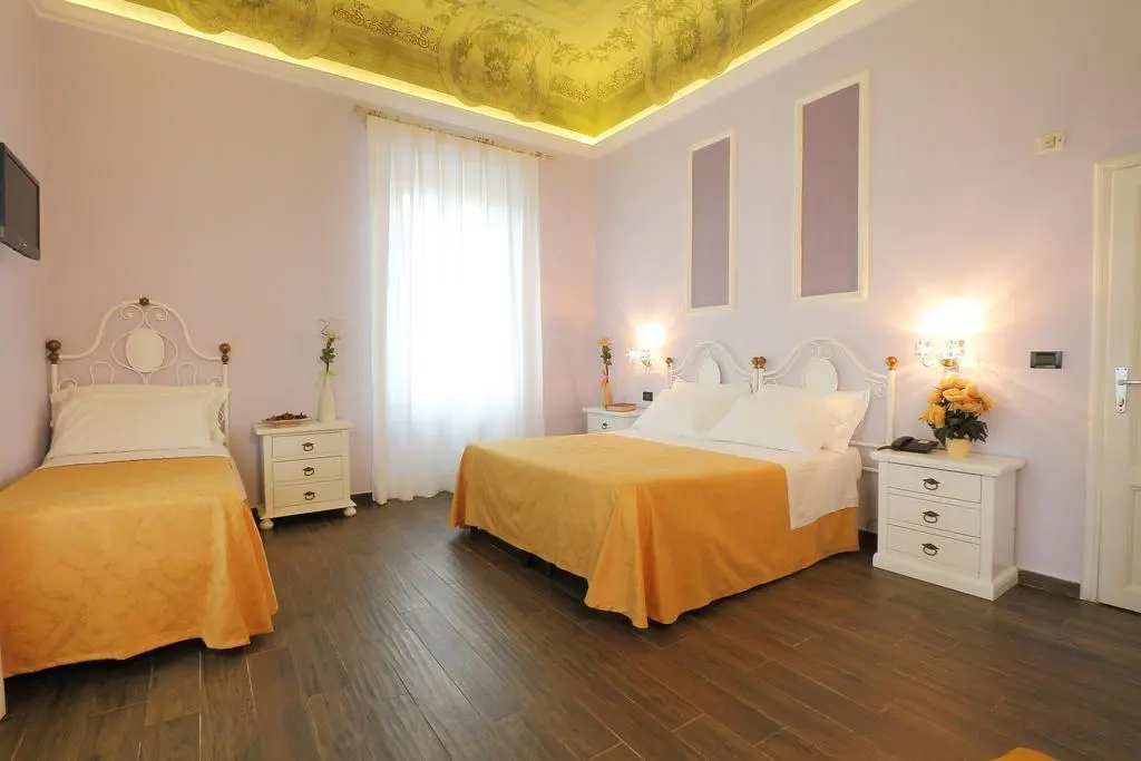 Ferrucci, Room
