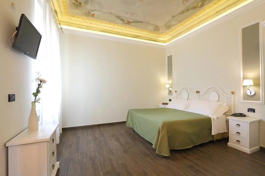 Ferrucci, Room