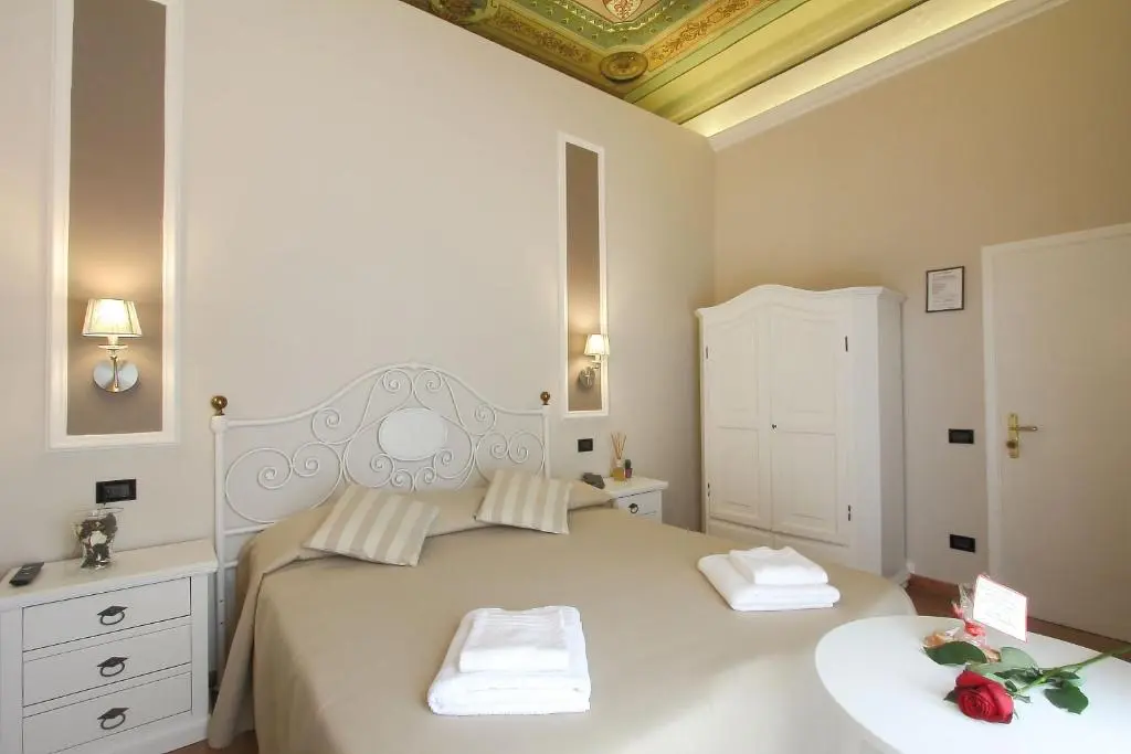 Ferrucci, Room