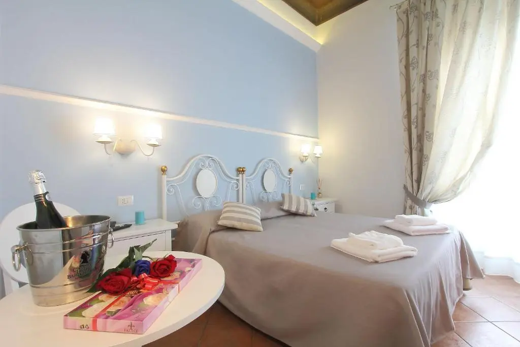 Ferrucci, Room
