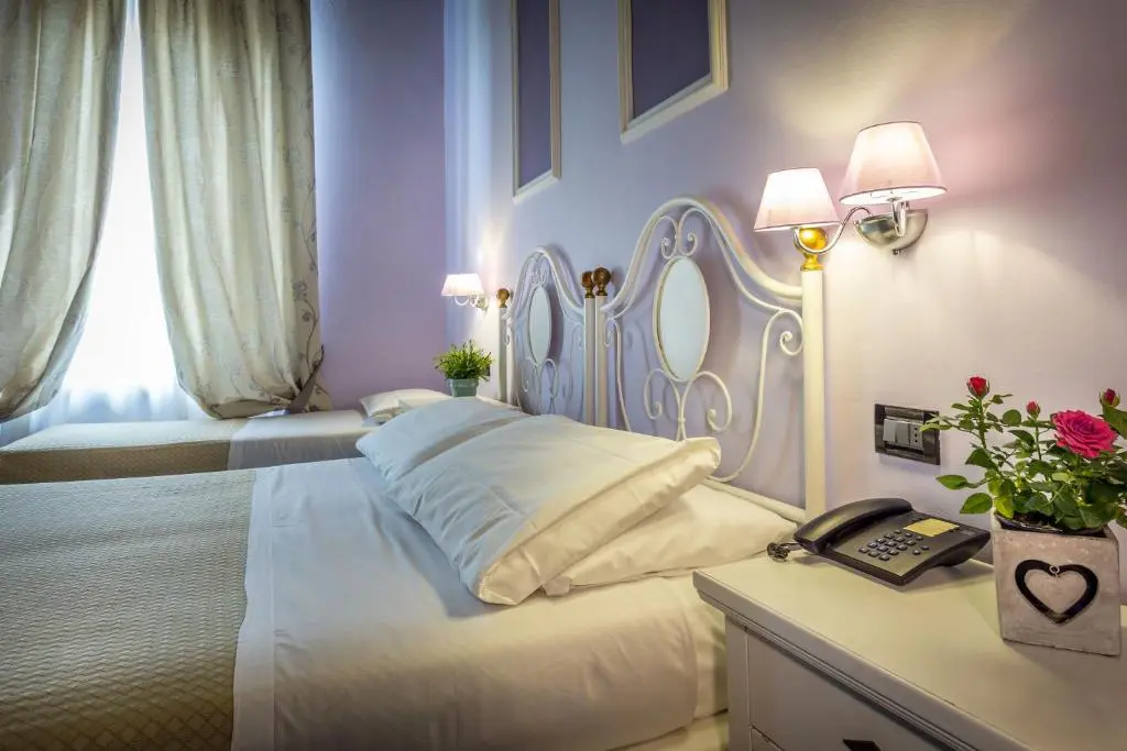 Ferrucci, Room