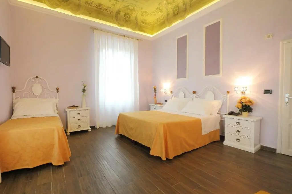 Ferrucci, Room