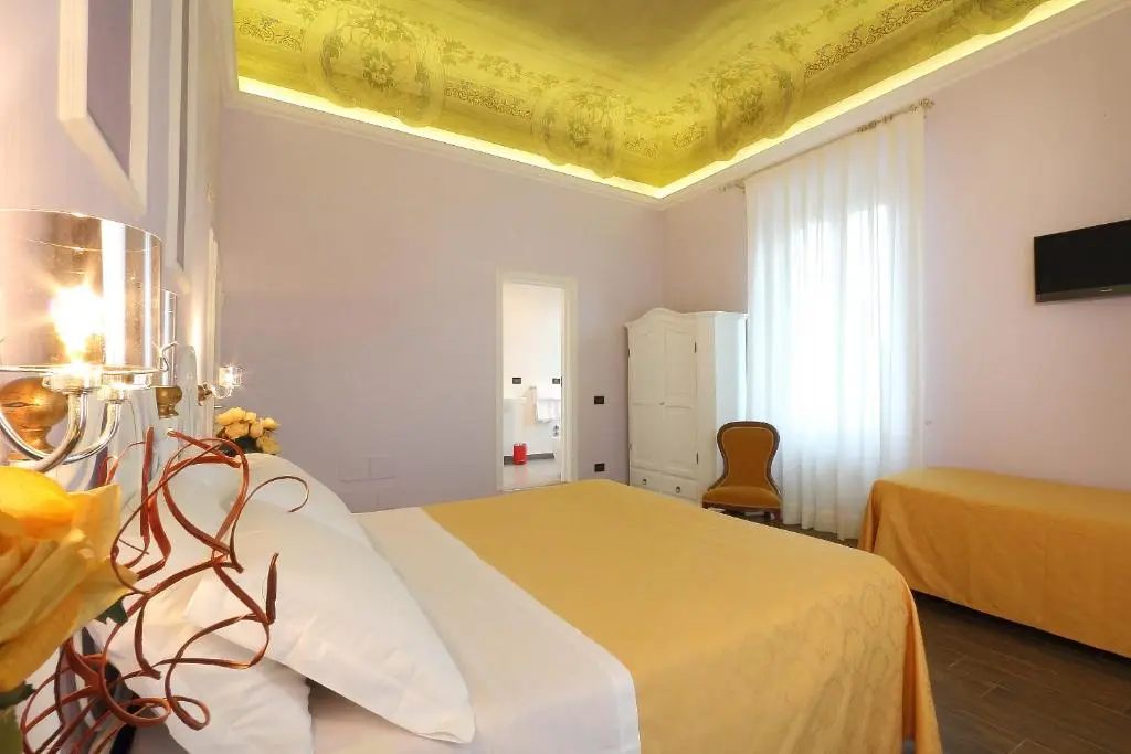 Ferrucci, Room