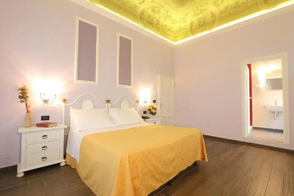 Ferrucci, Room