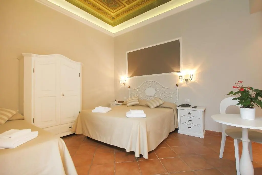 Ferrucci, Room