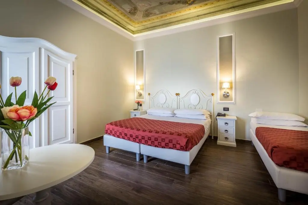 Ferrucci, Room