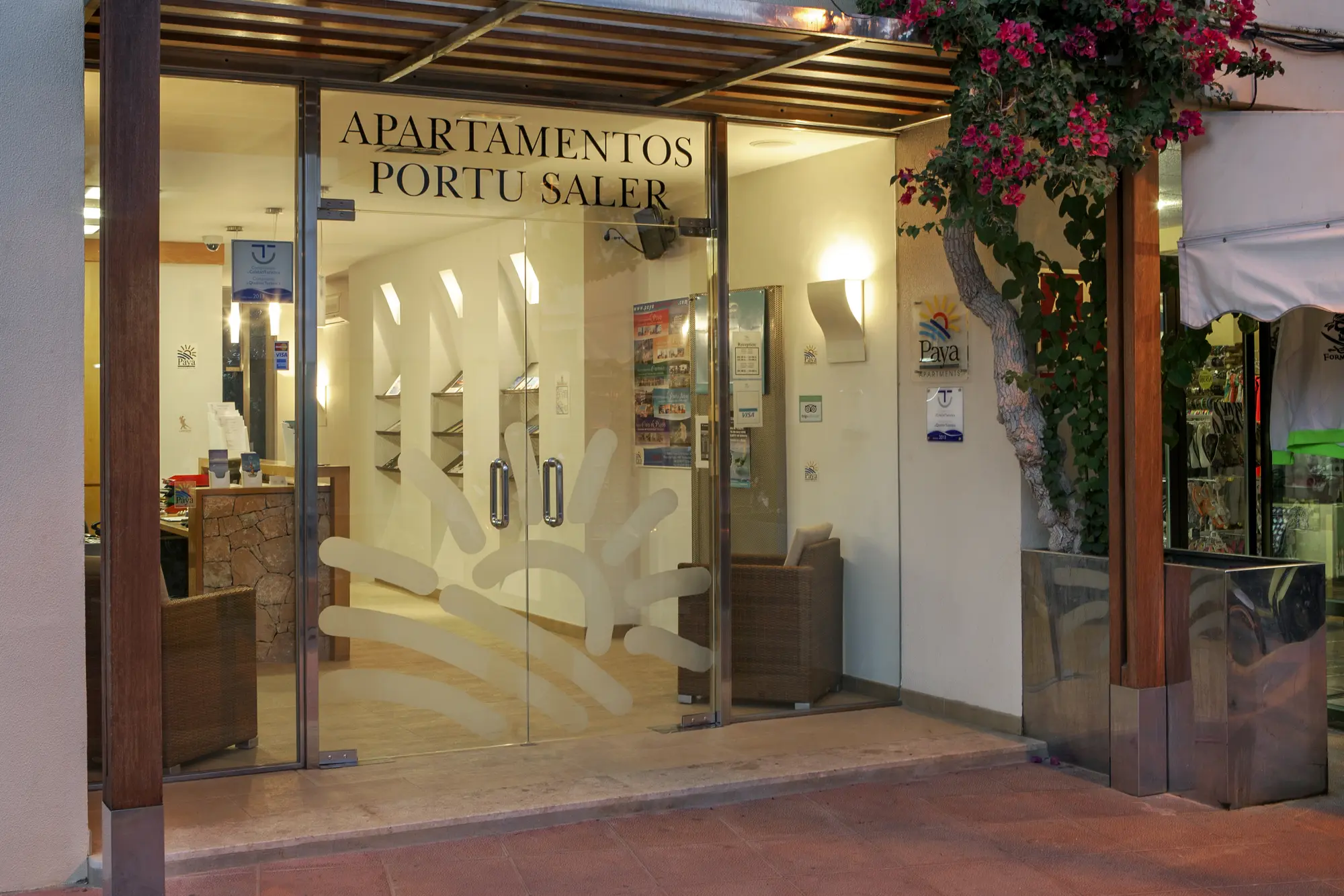 Portu Saler, Lobby