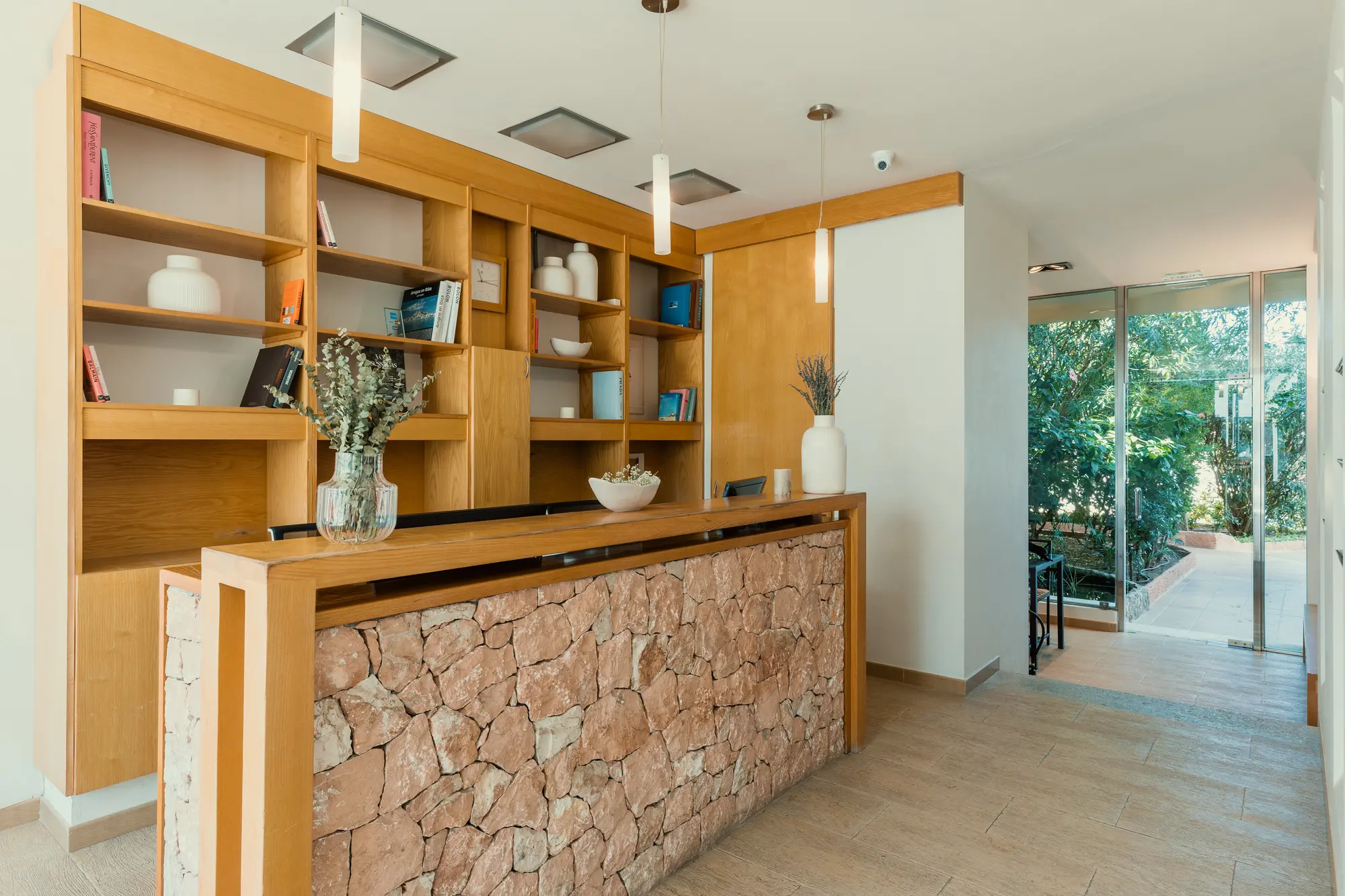 Portu Saler, Lobby
