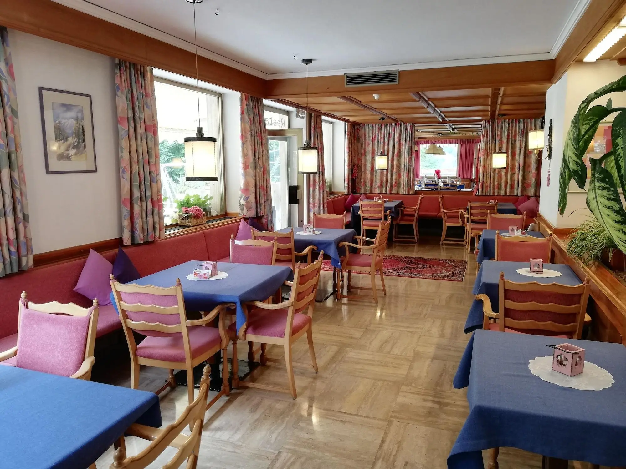 La Rodes, Bar