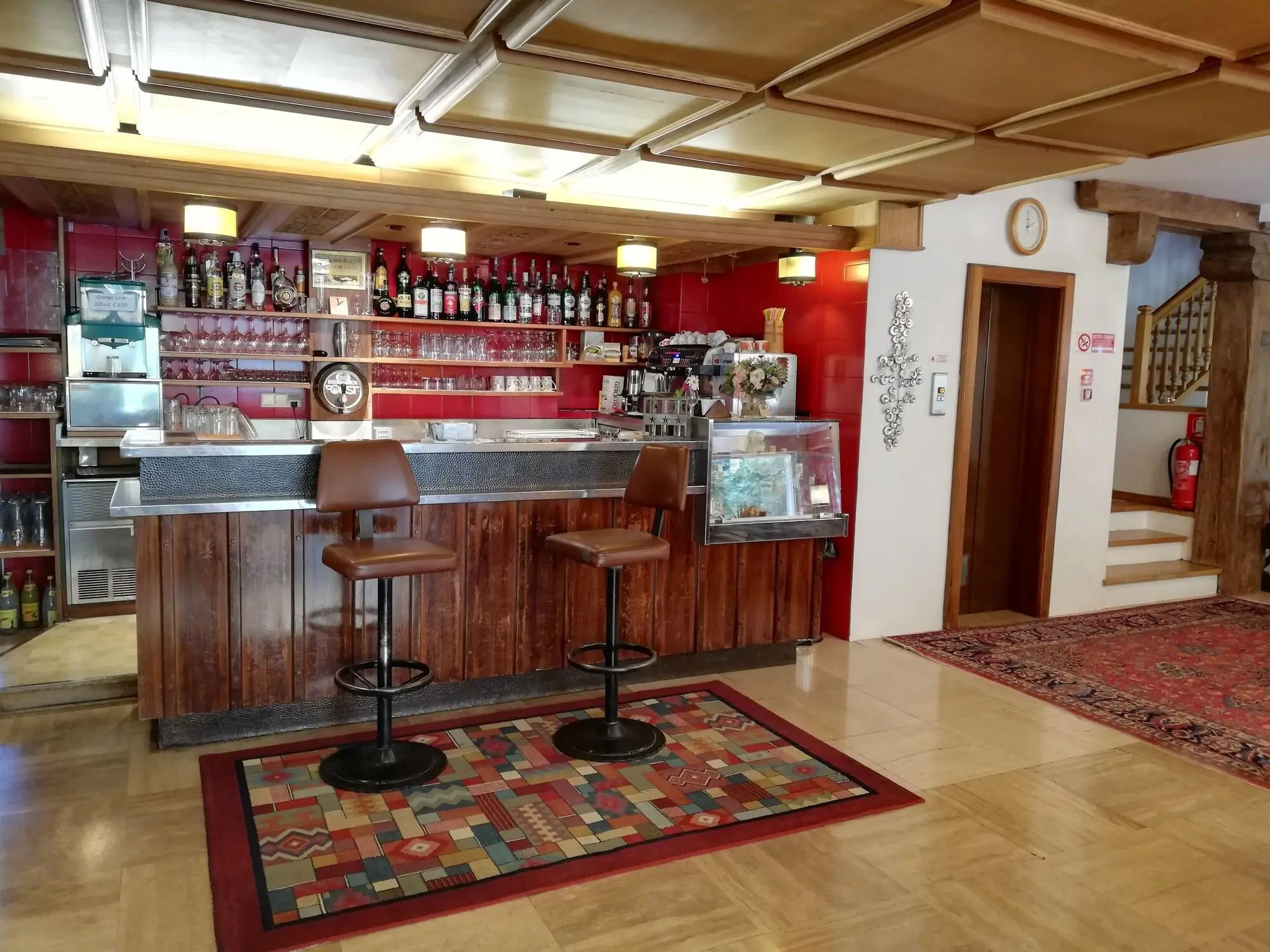 La Rodes, Bar