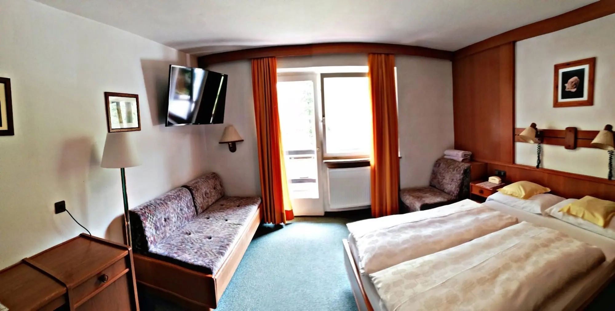La Rodes, Room