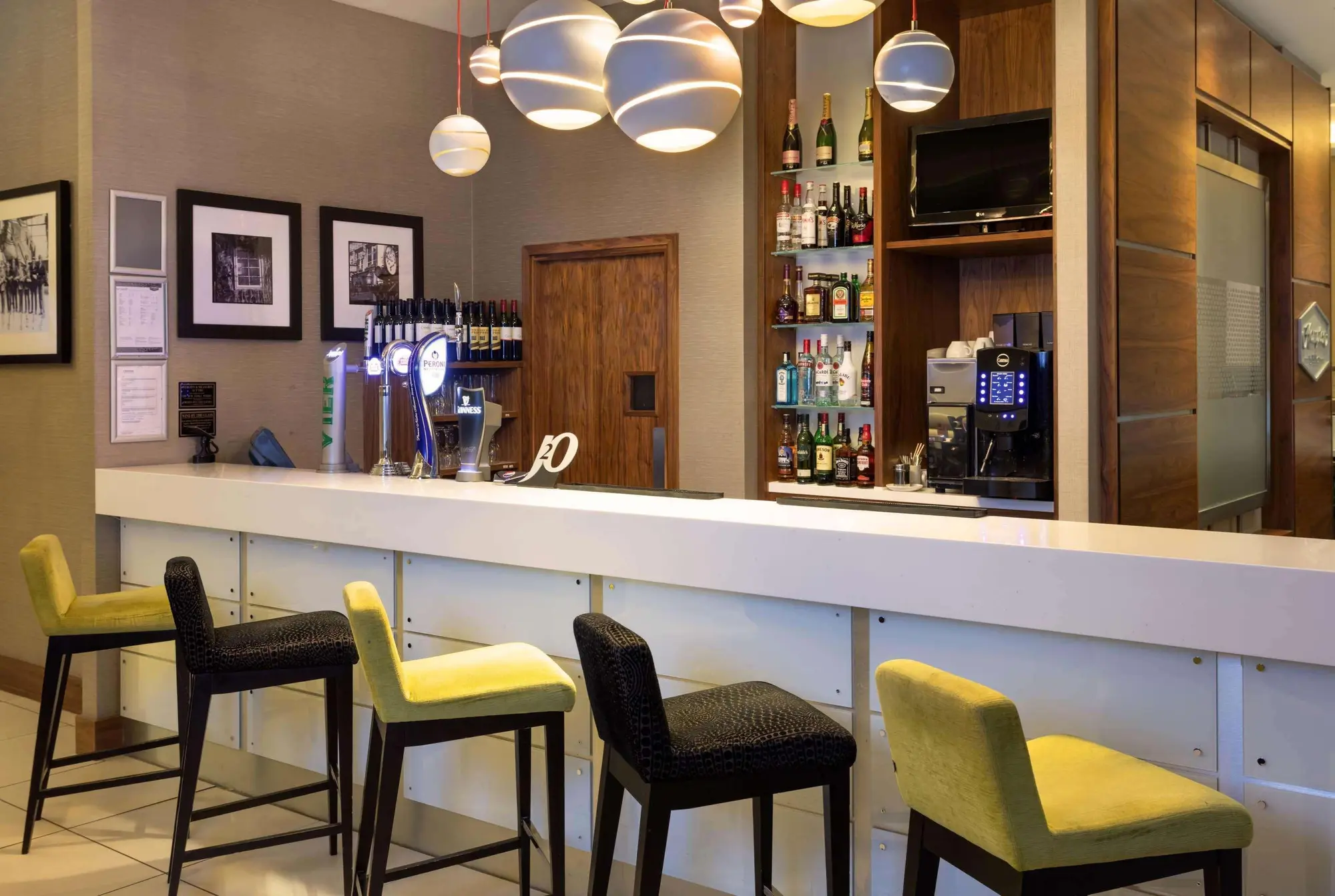 Hampton By Hilton London Croydon, Bar