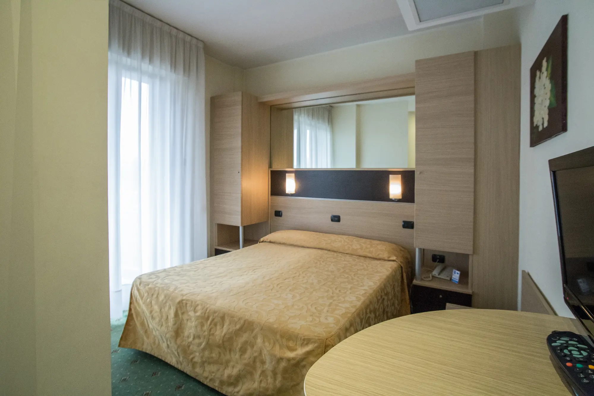 Augustus, Room